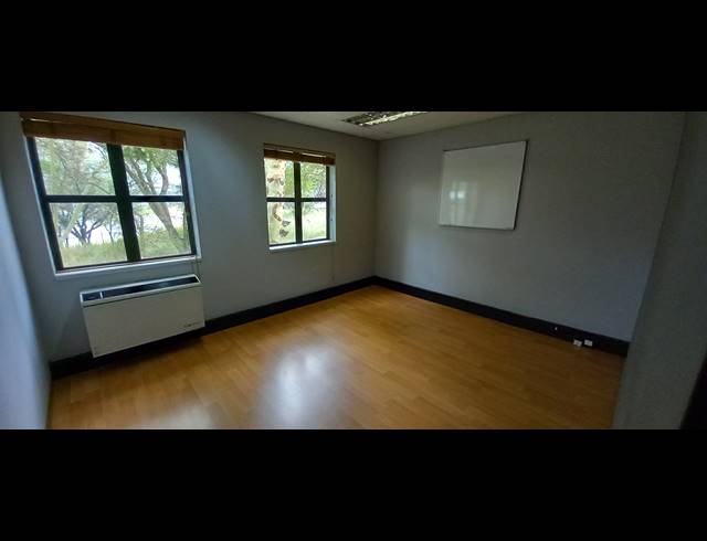 322M² OFFICE TO LET IN BRYANSTON